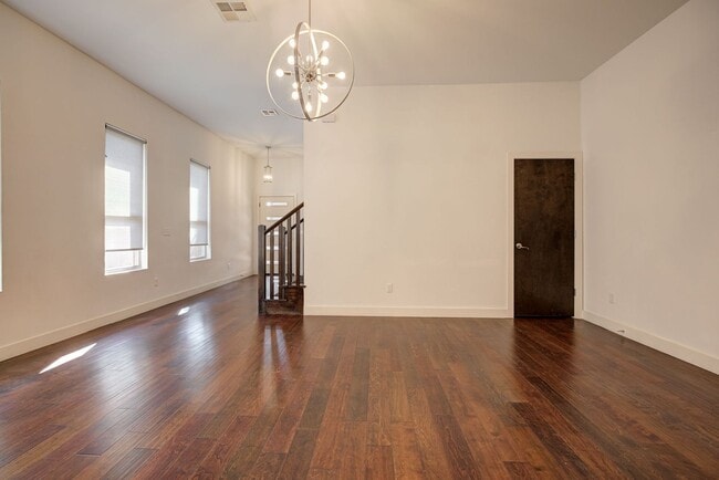 Building Photo - Modern 3-Bedroom Duplex Near OU Health Center and Okana Resort