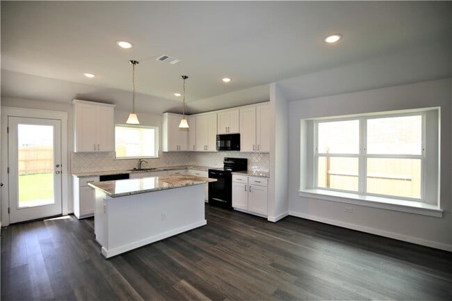 Building Photo - 635 Pheasant Hill Ln