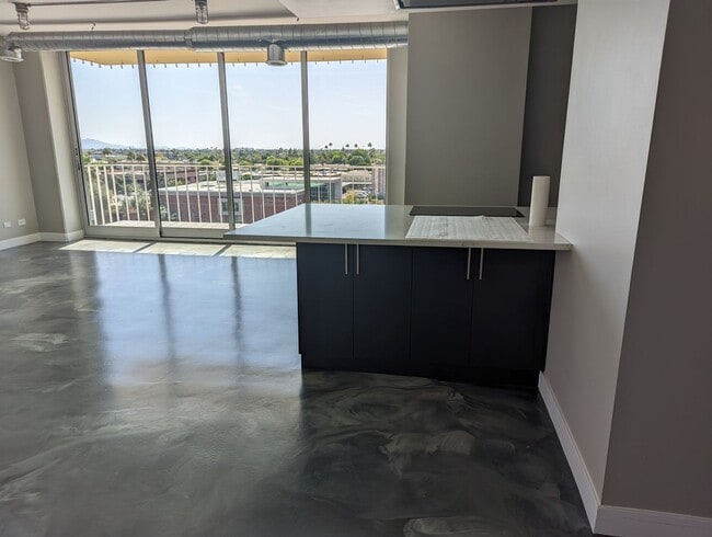 Building Photo - Executive Towers Condo Available for Rent!
