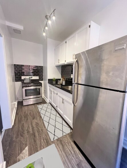 Building Photo - 687 Shatto Pl