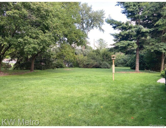Building Photo - 561 Yorkton Ln