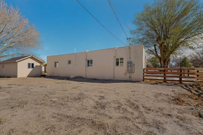 Building Photo - Beautifully Renovated Home for Rent