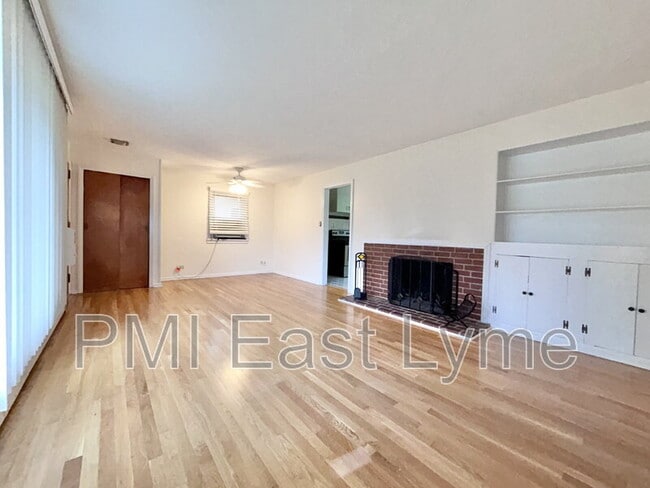 Building Photo - 22 Whitewood St