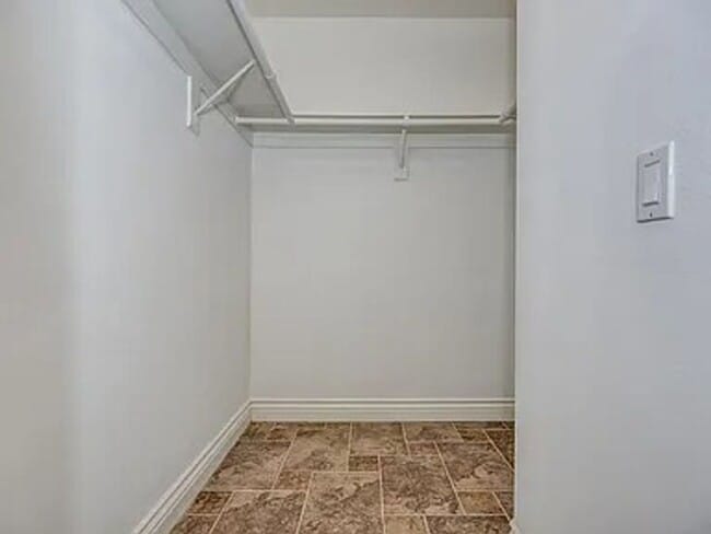 Building Photo - 10 Promontory Park