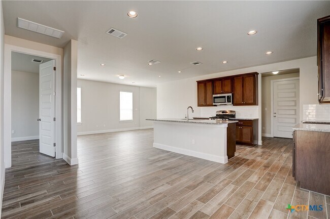 Building Photo - 130 Hidden Branch Cv