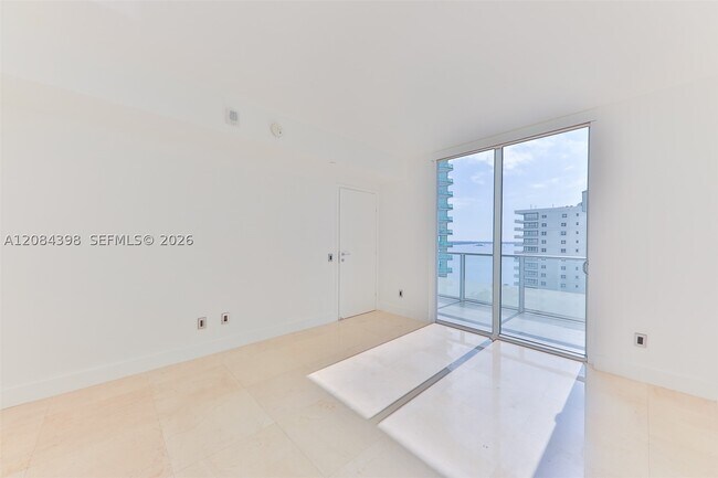 Building Photo - 1300 Brickell Bay Dr