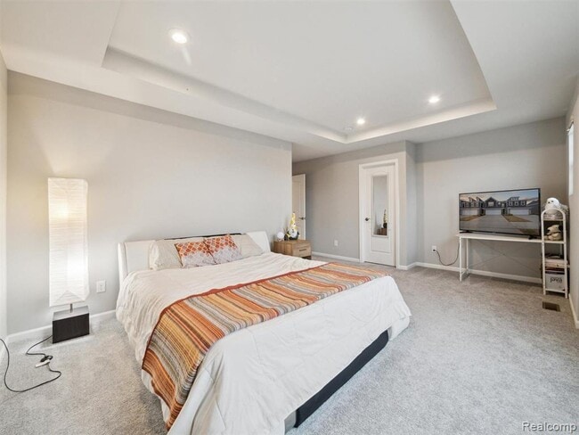 Building Photo - 4765 Glenora Dr