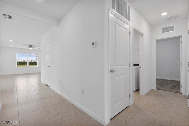 Building Photo - 42392 Cascade Dr