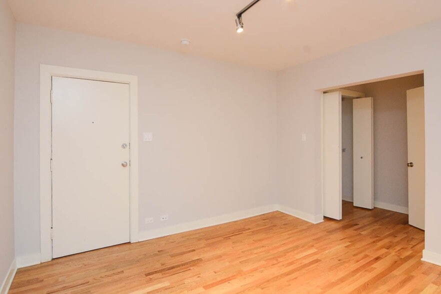 Building Photo - 2425 N Kedzie Blvd