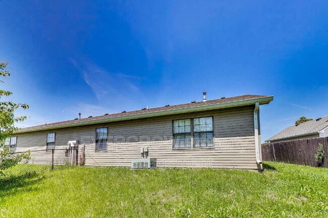 Building Photo - 29 Medina Ln