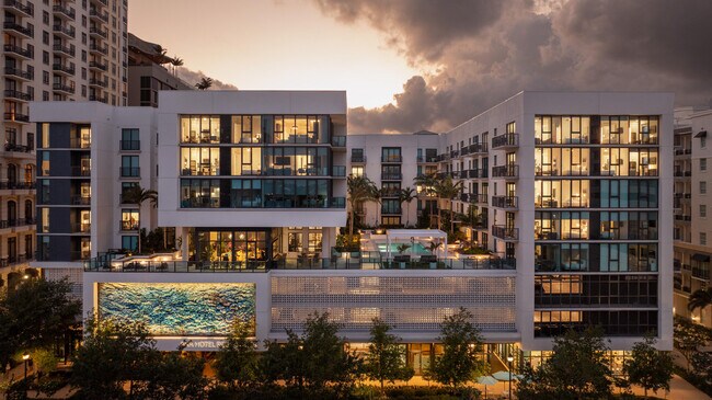 Building Photo - 695 S Olive Ave