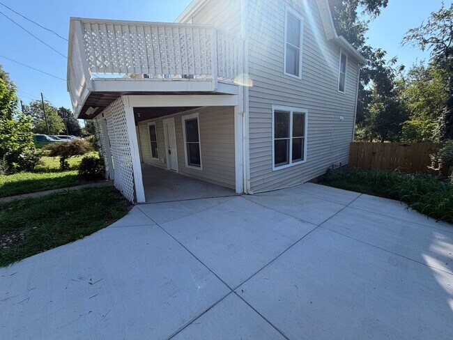 Building Photo - 908 Rives St