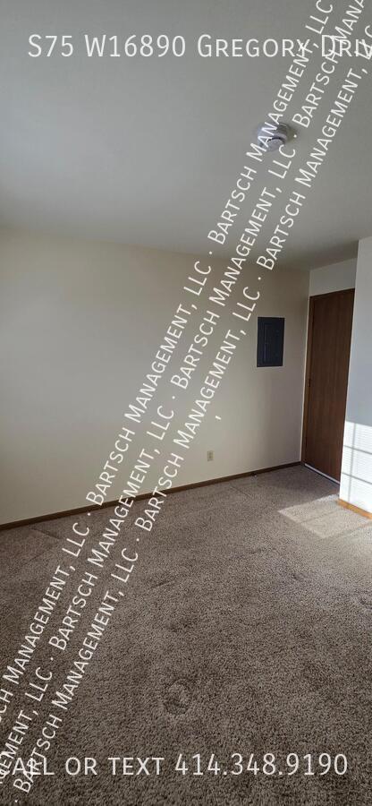 Building Photo - S75W16890-W16890 Gregory Dr