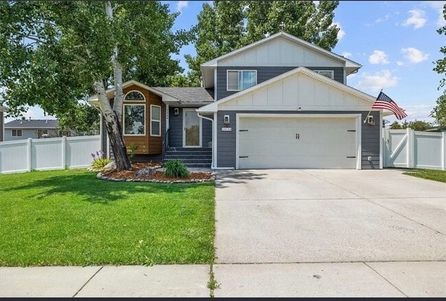 Primary Photo - Spacious heights home