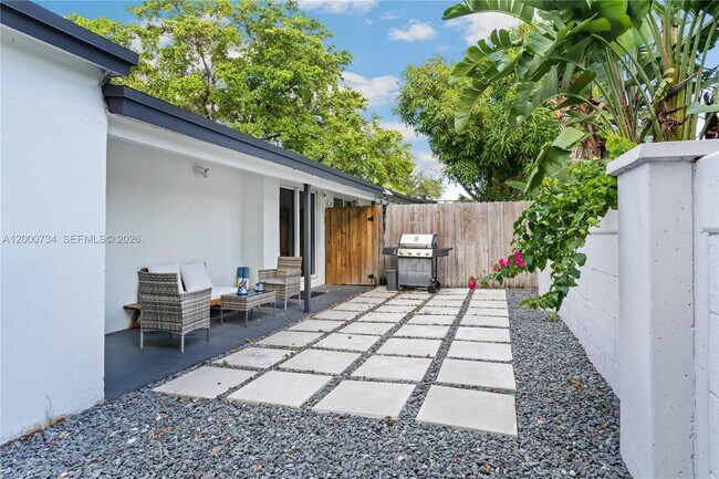 Building Photo - 300 SW 23rd St