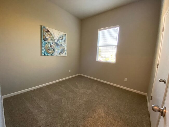 Building Photo - Contemporary 3 Bedroom Capital Village Townhome