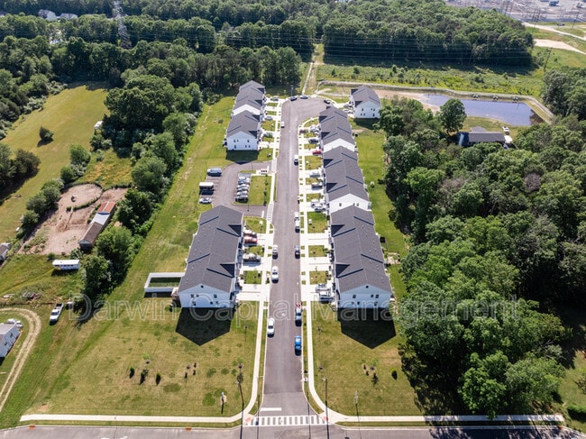 Building Photo - 385 Tuckahoe Rd