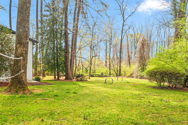 Building Photo - 550 High Point Ln