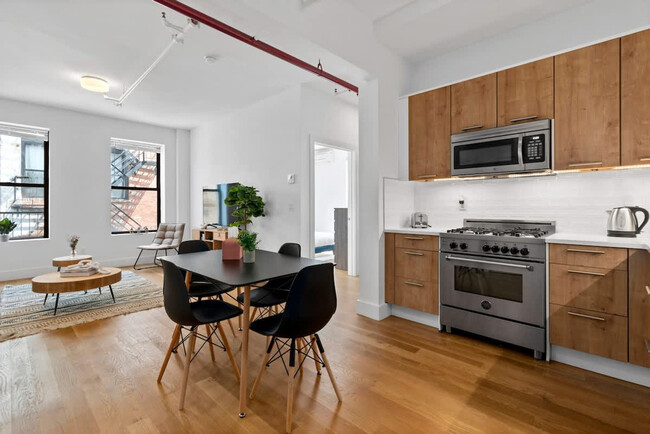 Building Photo - 517 W 45th St