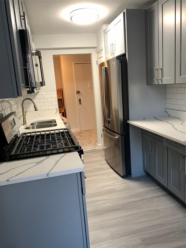 Building Photo - 5715 Mosholu Ave