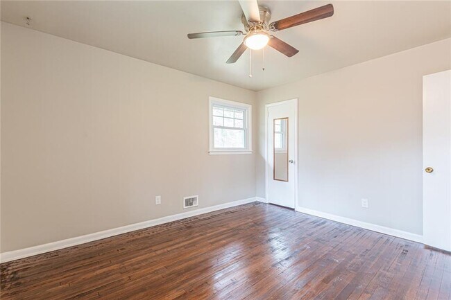 Building Photo - 149 Meadow Park Ln SW