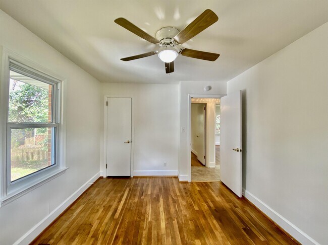 Building Photo - 648 Linfield Dr