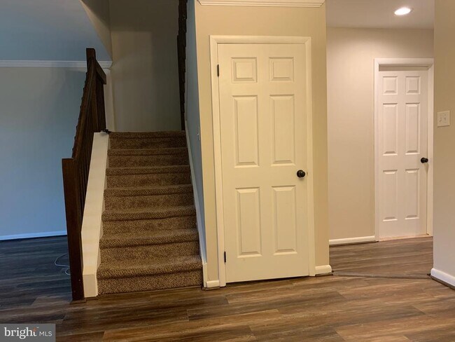 Building Photo - 118 Sycamore Ct