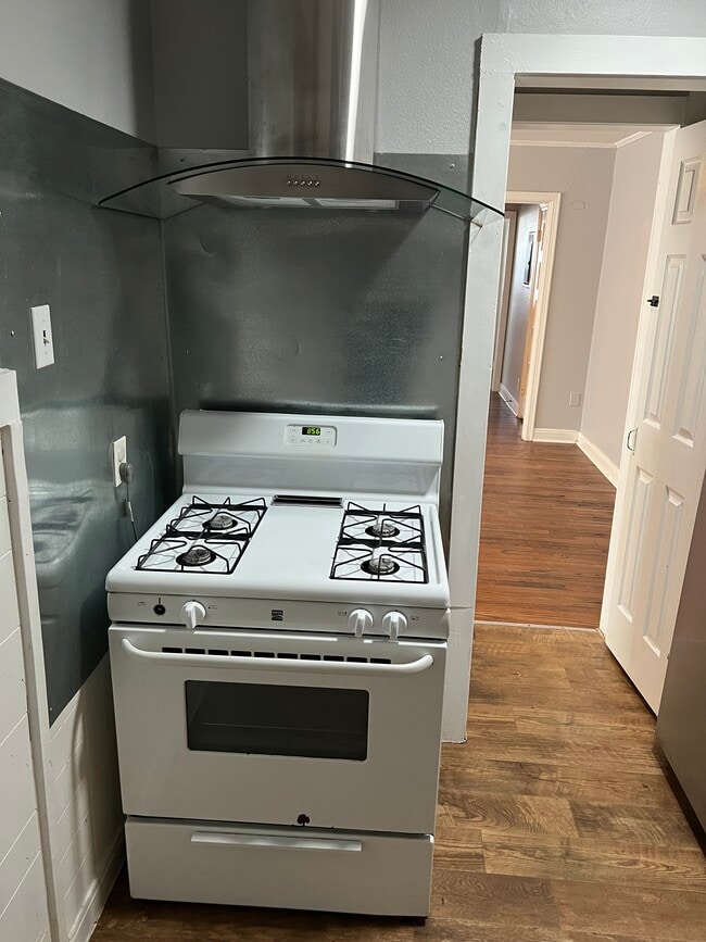 Building Photo - 422 E Worth St