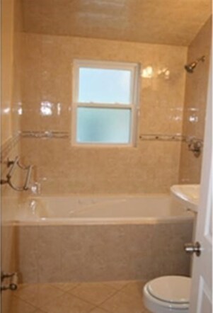 Building Photo - 219 Forest St