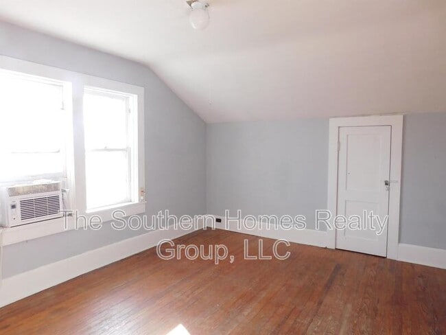 Building Photo - 816 9th St