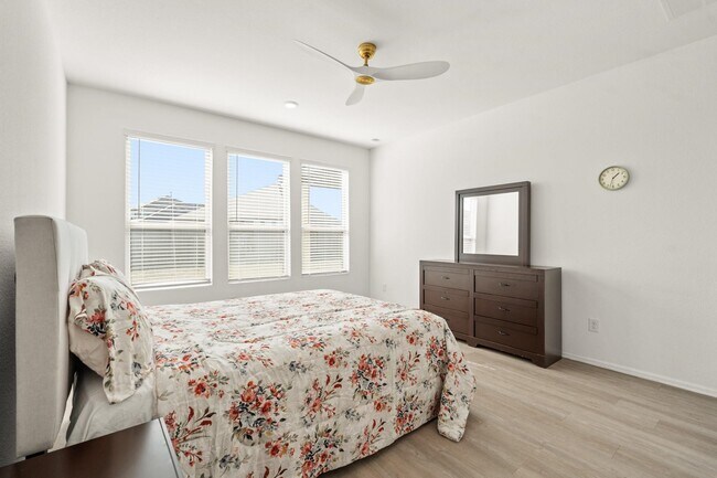 Building Photo - 5026 Lavaridge Dr