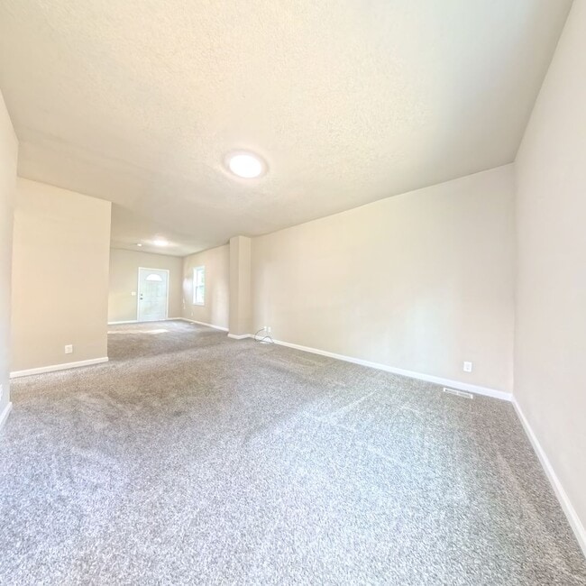 Building Photo - Updated 5 bedroom 2 bathroom home