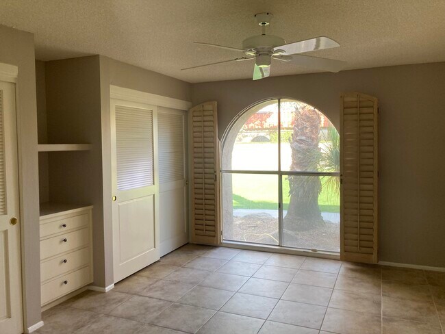 Building Photo - 555 W Baristo Rd