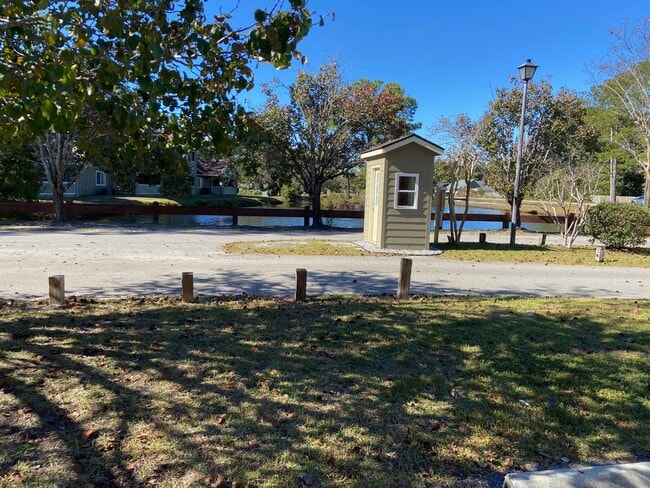 Building Photo - 100 Myrtle Greens Dr