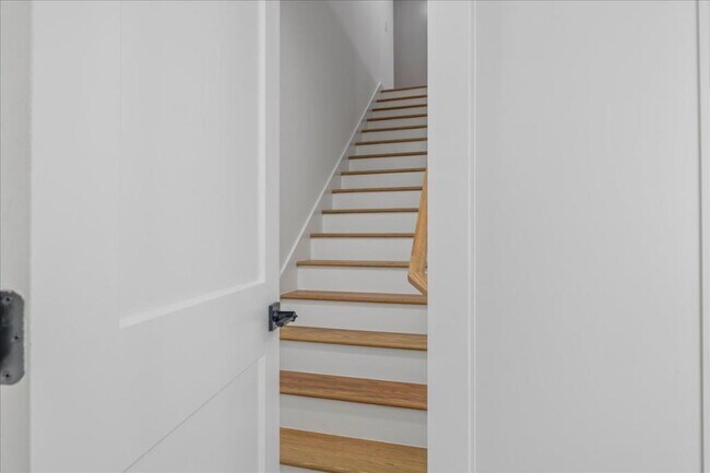 Building Photo - 803 Dupree St