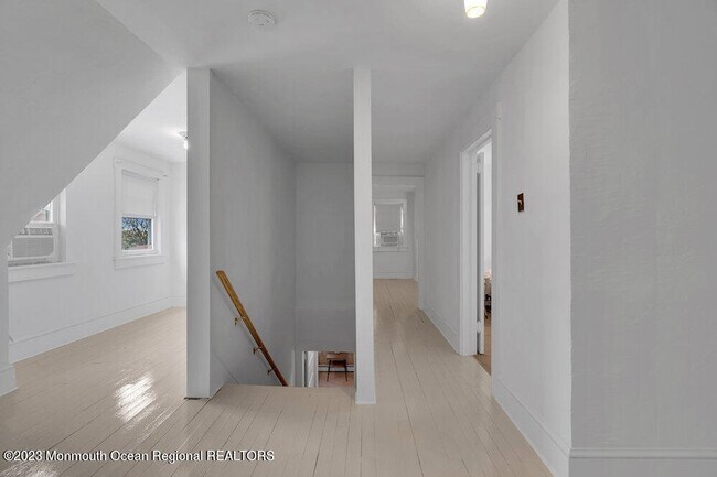 Building Photo - 683 Main Ave