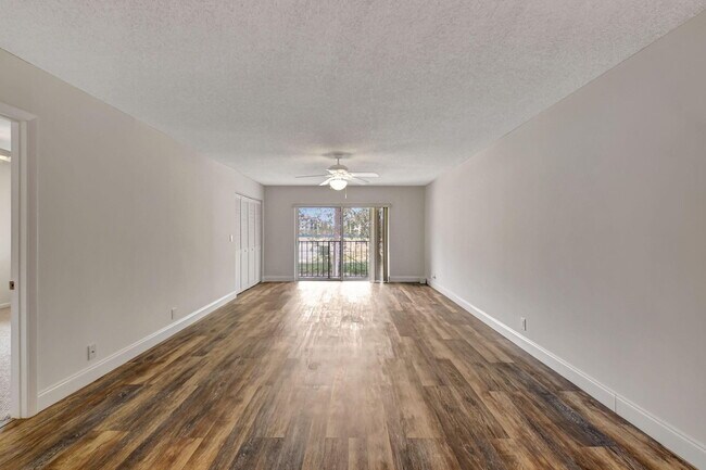 Building Photo - 2845 SW 22nd Ave