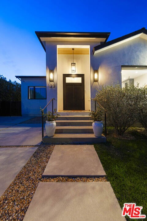 Building Photo - 123 S Kilkea Dr
