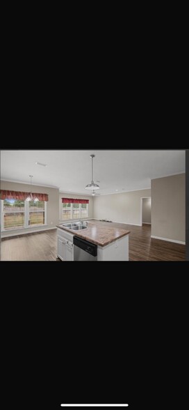 Building Photo - 101 Belhaven Dr