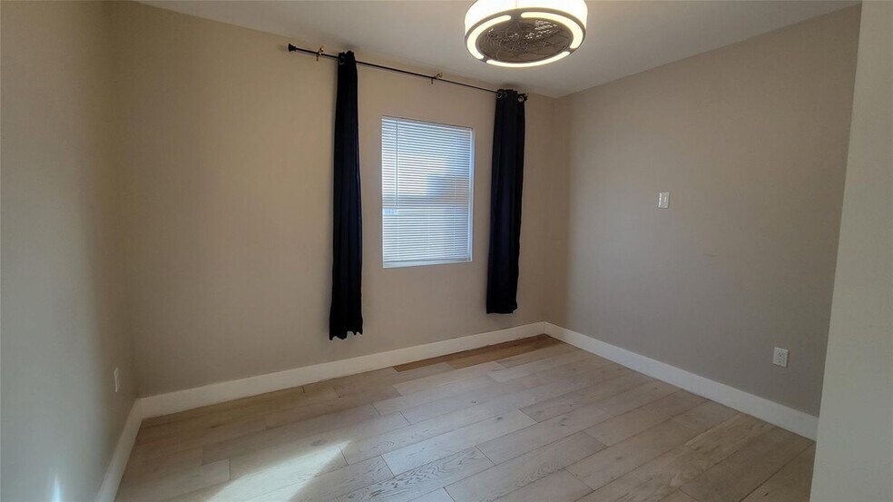 Building Photo - 512 NW 15th Terrace