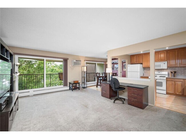 Building Photo - 4860 Park Commons Dr