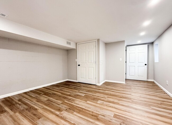 Building Photo - 1828 Bairsford Dr