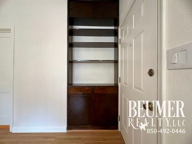 Building Photo - Charming Updated 2br/1ba Mid-Century Cottage