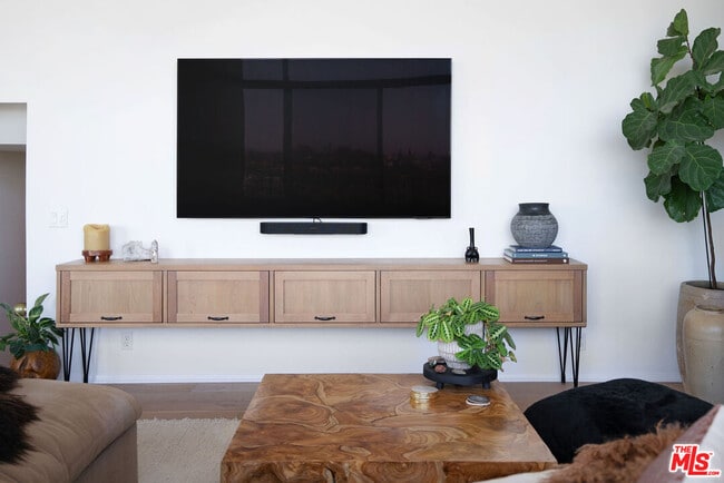 Building Photo - 4661 Bedel St