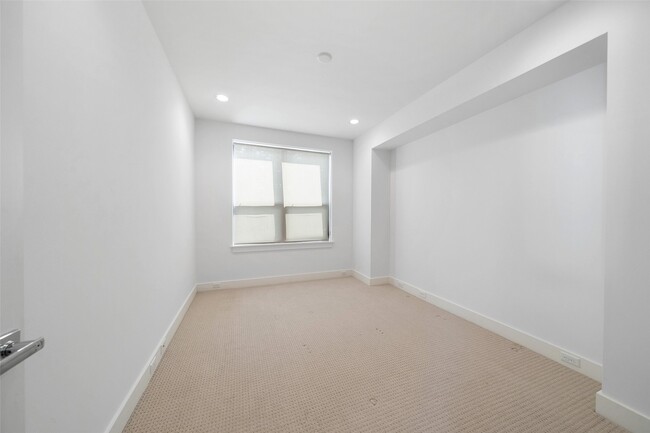 Building Photo - 316 Birdsall St