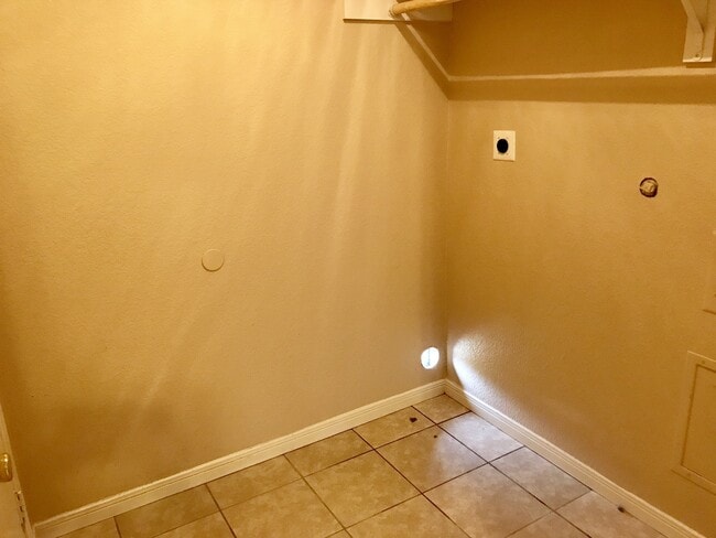 Building Photo - Great location off Panther Way