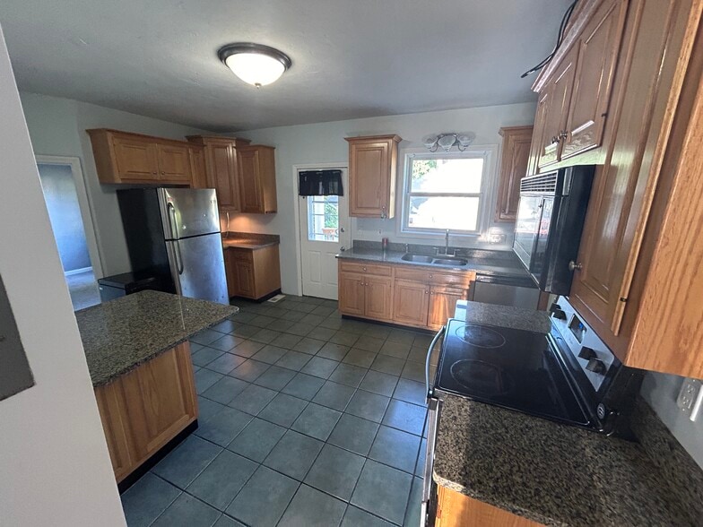 Kitchen - 55 Cushing Ave
