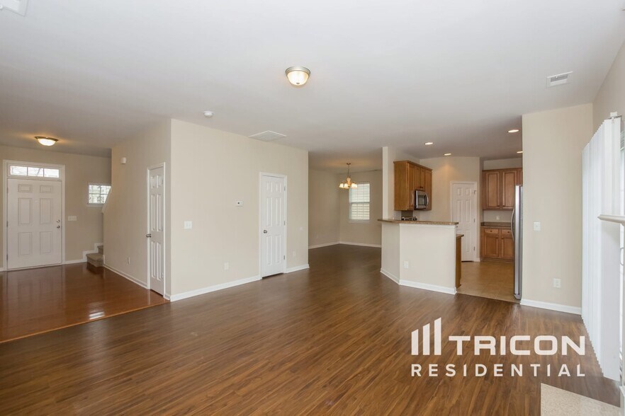 Building Photo - 915 Old Forester Ln