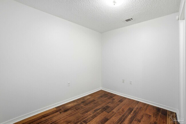 Building Photo - 2527 Trailwood Dr