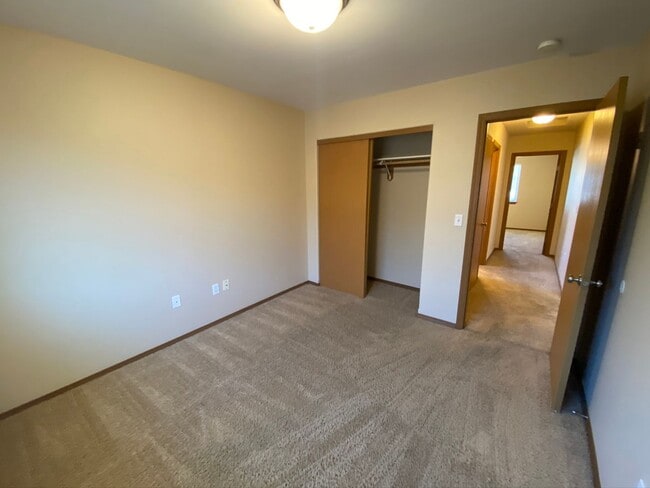 Building Photo - BONUS RENT SPECIAL! 3 Bedroom, 2 Bath Home for September Rent!